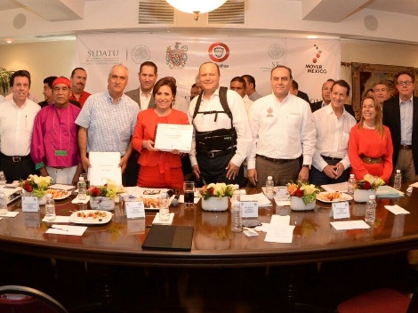 La titular de la Sedatu, Rosario Robles se reunión con el gobernador César Duarte en casa de Gobierno de Chihuahua.
