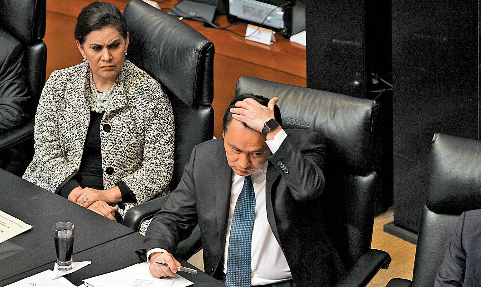 El titular de la Segob, quien compareció por casi cuatro horas, exhortó a los legisladores a discutir la reforma del sistema penal acusatorio.