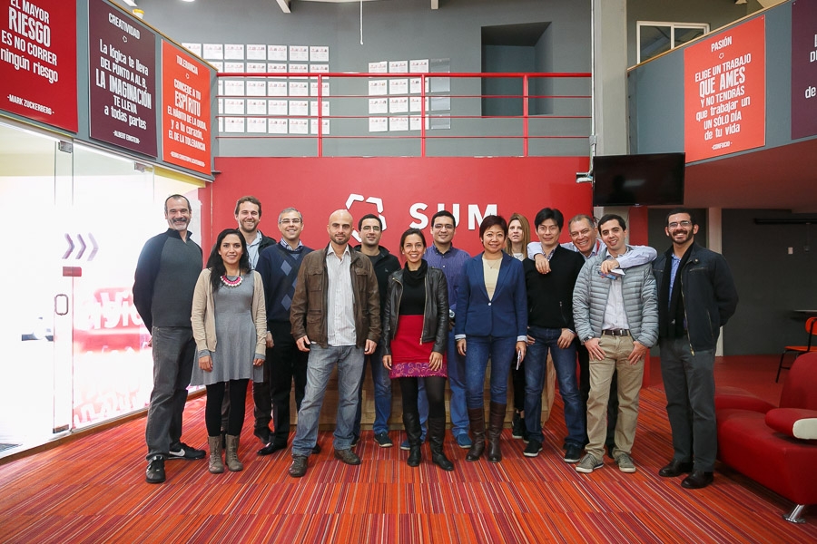 Emprendedores peruanos en las oficinas de Startup México, ubicadas en el DF, durante actividades del Innovation Trip.
