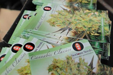 Carteles en favor de la mariguana, en Uruguay