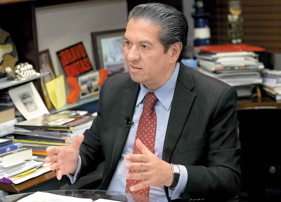 José Alberto Rodríguez Calderón, subprocurador Jurídico y de Asuntos Internacionales de la PGR, durante la entrevista para 'El Asalto a la Razón'.