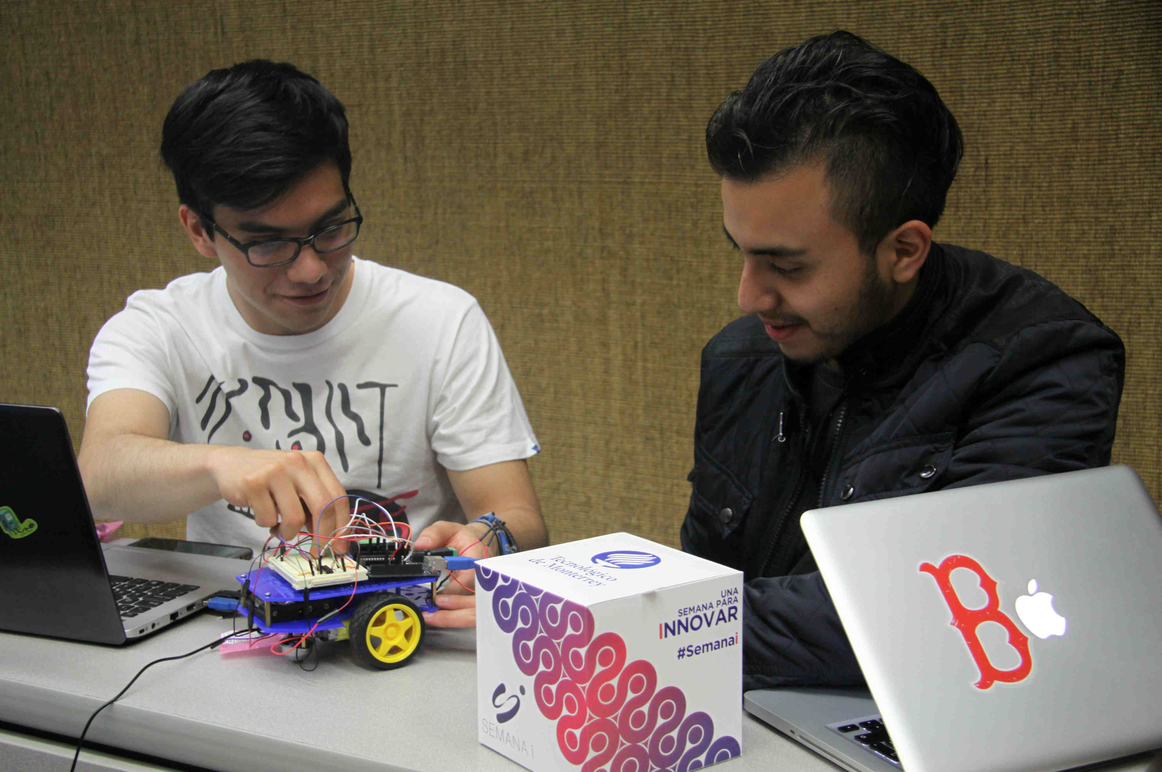 Los alumnos desarrollaron prototipos funcionales durante la “Semana i”.