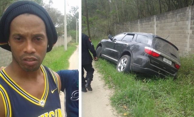 Ronaldinho se saca selfies mientras espera la asistencia