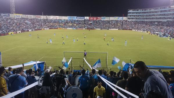 El estadio Tamaulipas lució abarrotado de la afición celeste.