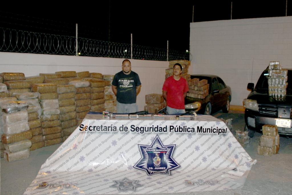 Francisco Javier Amaro Ortiz y Jaime Arrieta Bustillos, de 22 y 36 años de edad, fueron detenidos en posesión de mariguana y armas de alto poder. 