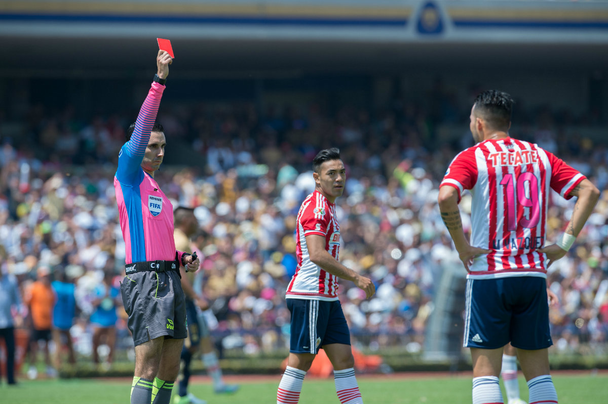 César Ramos expulsa a Michel Vázquez 
