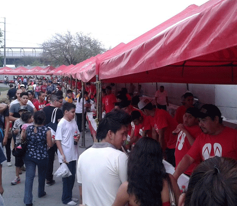 La verbena se realiza en el Parque Fundidora.