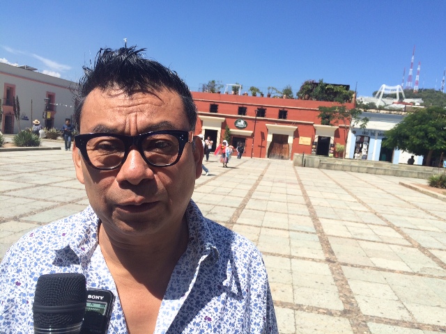 El pintor Sergio Hernández dijo ser un perseguido político del gobernador de Oaxaca, Gabino Cué.