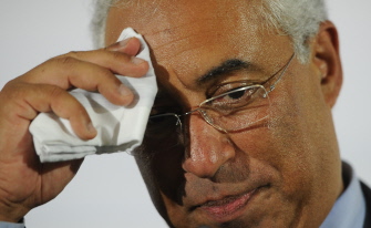 Antonio Costa, líder socialista portugués, la noche del domingo, tras admitir su derrota en los comicios en el Hotel Altis, de Lisboa