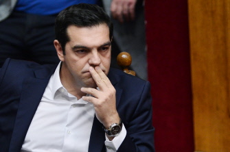 El primer ministro de Grecia, Alexis Tsipras, durante la sesión parlamentaria de hoy en Atenas