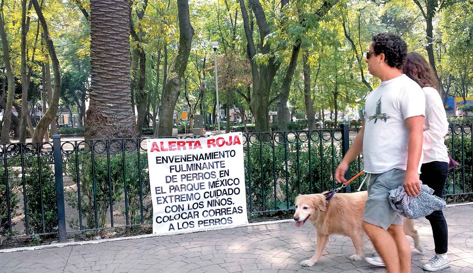 Vecinos colocaron mantas para llamar a los ciudadanos a extremar precauciones y vigilar a sus animales.