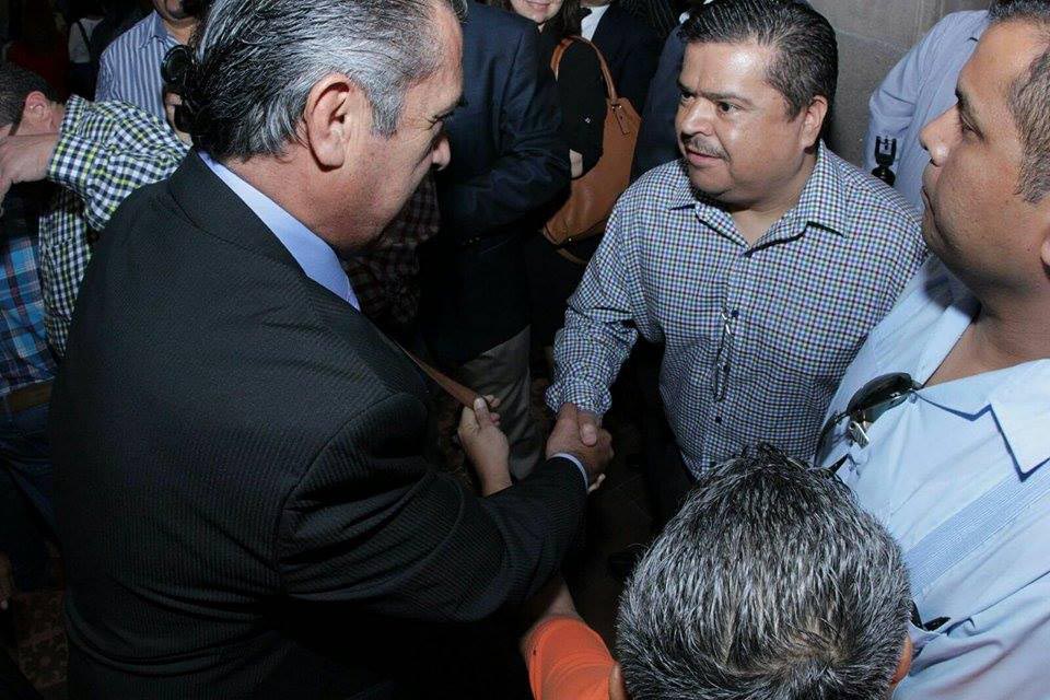 Aprovechó la visita para saludar a Jaime Rodríguez Calderón. 