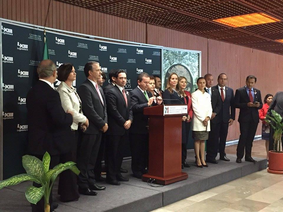 La fracción priista del Congreso de la Unión en conferencia de prensa.