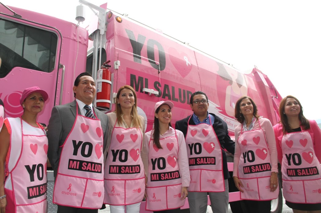 El municipio de Monterrey, directivos de Red Ambiental, y miembros del Patronato de la Cruz Rosa, en la campaña. 