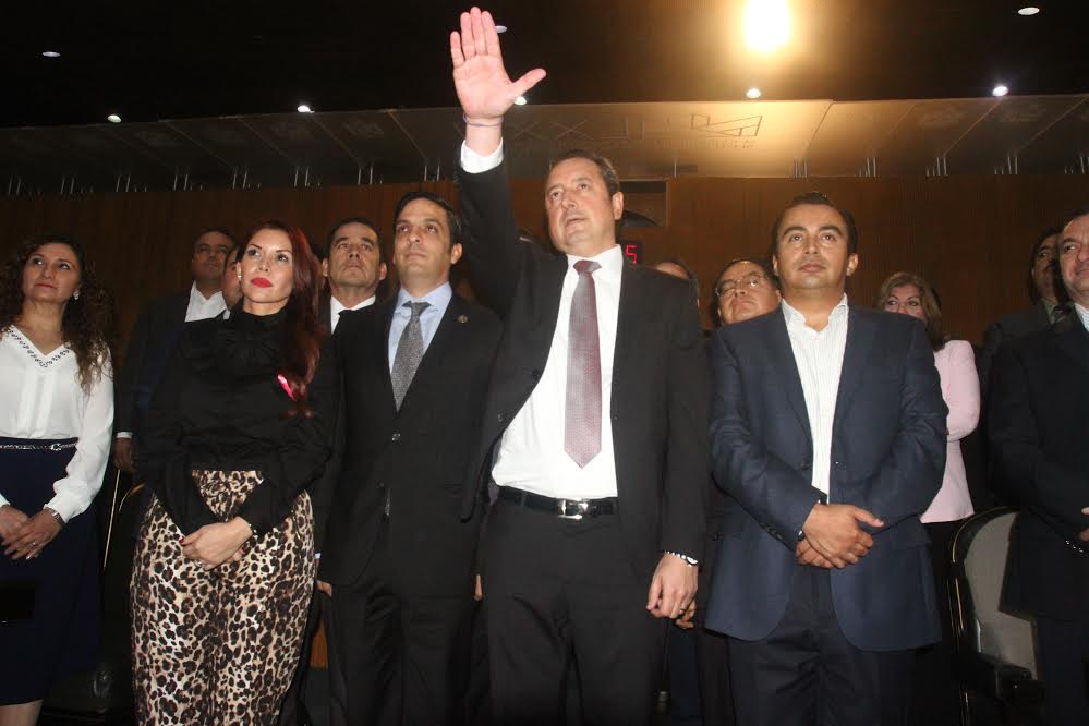 Carlos Garza Ibarra tomó protesta como nuevo secretario de Finanzas y Tesorero General del Estado en el Congreso local.