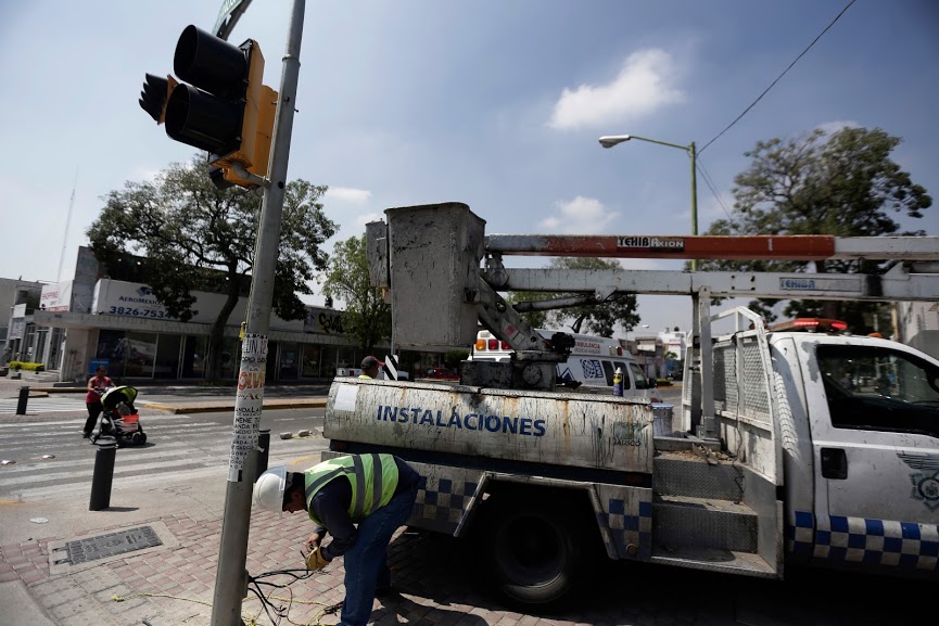 Destaca el cambio de sentido a uno de los carriles de avenida La Paz desde el cruce de Enrique Díaz de León hasta avenida Alcalde.