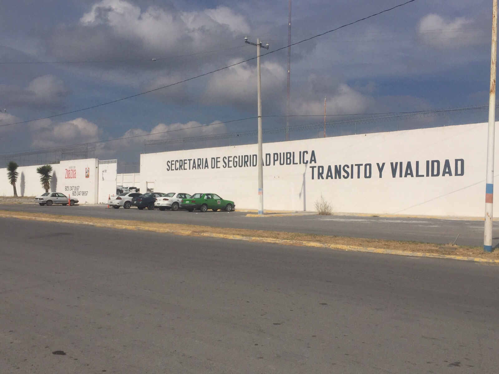  Los policías sufrieron fuertes golpes y contusiones de cráneo. 