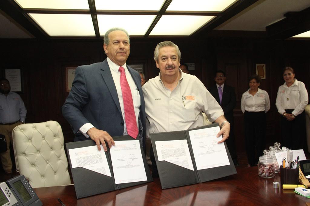 El rector de la UAT y director del HRAEV, firmaron convenio.