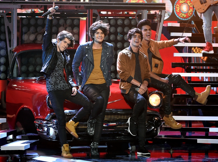 CD9 presentó "Ángel cruel". 