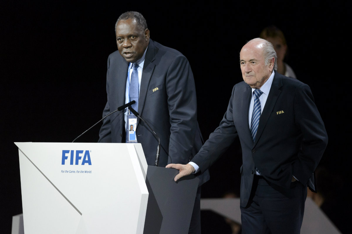 Issa Hayatou y Joseph Blatter