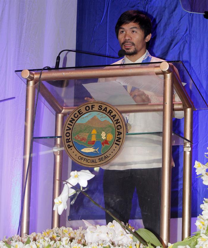 Pacquiao durante un discurso en la ciudad de Alabel