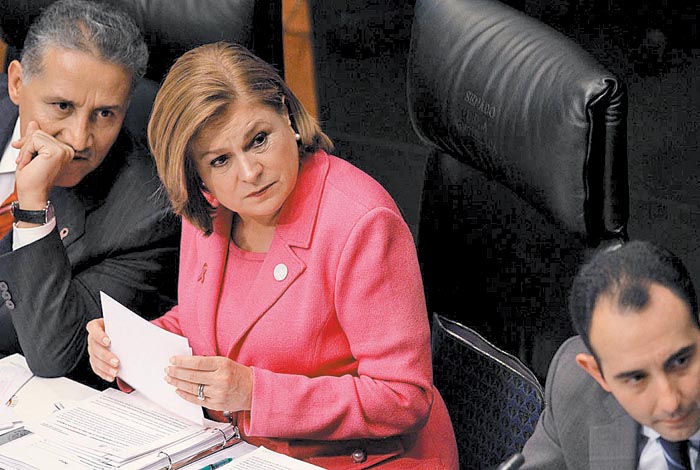 El encuentro entre los legisladores y la funcionaria duró casi cinco horas.