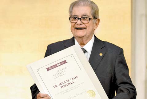 El experto en literatura náhualt.