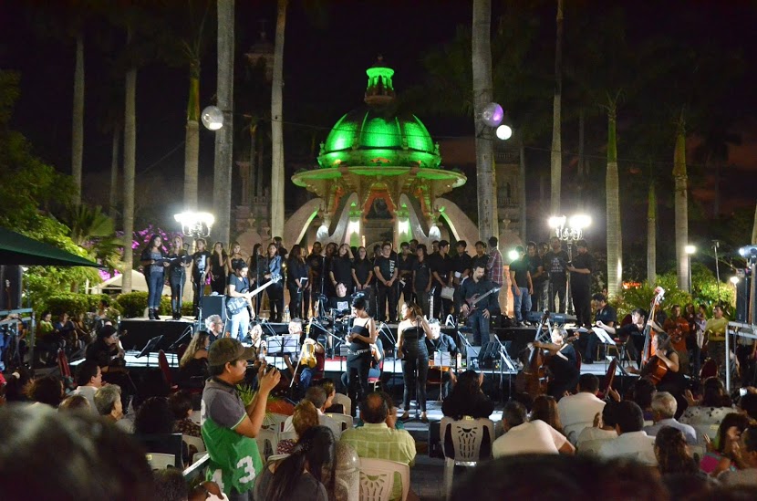 La plaza de Armas de Tampico tuvo una noche musical.