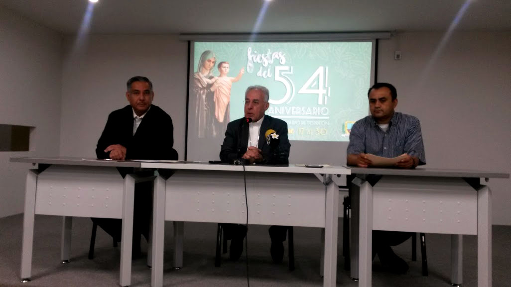 El Obispo de Torreón leyó el comunicado del Episcopado Mexicano que confirma la visita del Papa Francisco. 