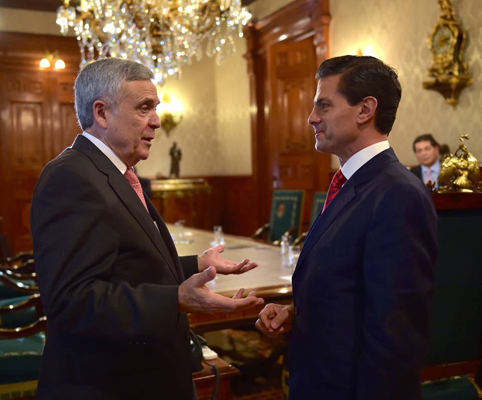 El presidente Enrique Peña Nieto en reunión con el presidente del Consejo Mundial del Agua, Benedito Braga.