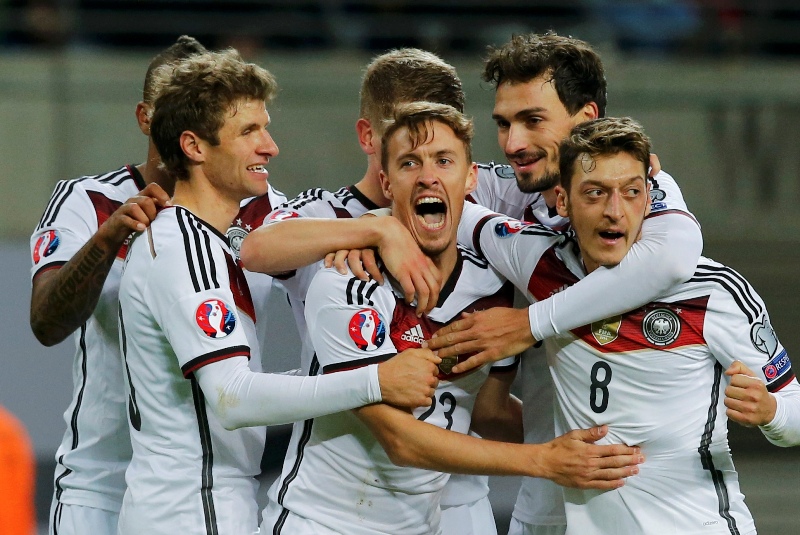 Jugadores de Alemania celebran el triunfo 