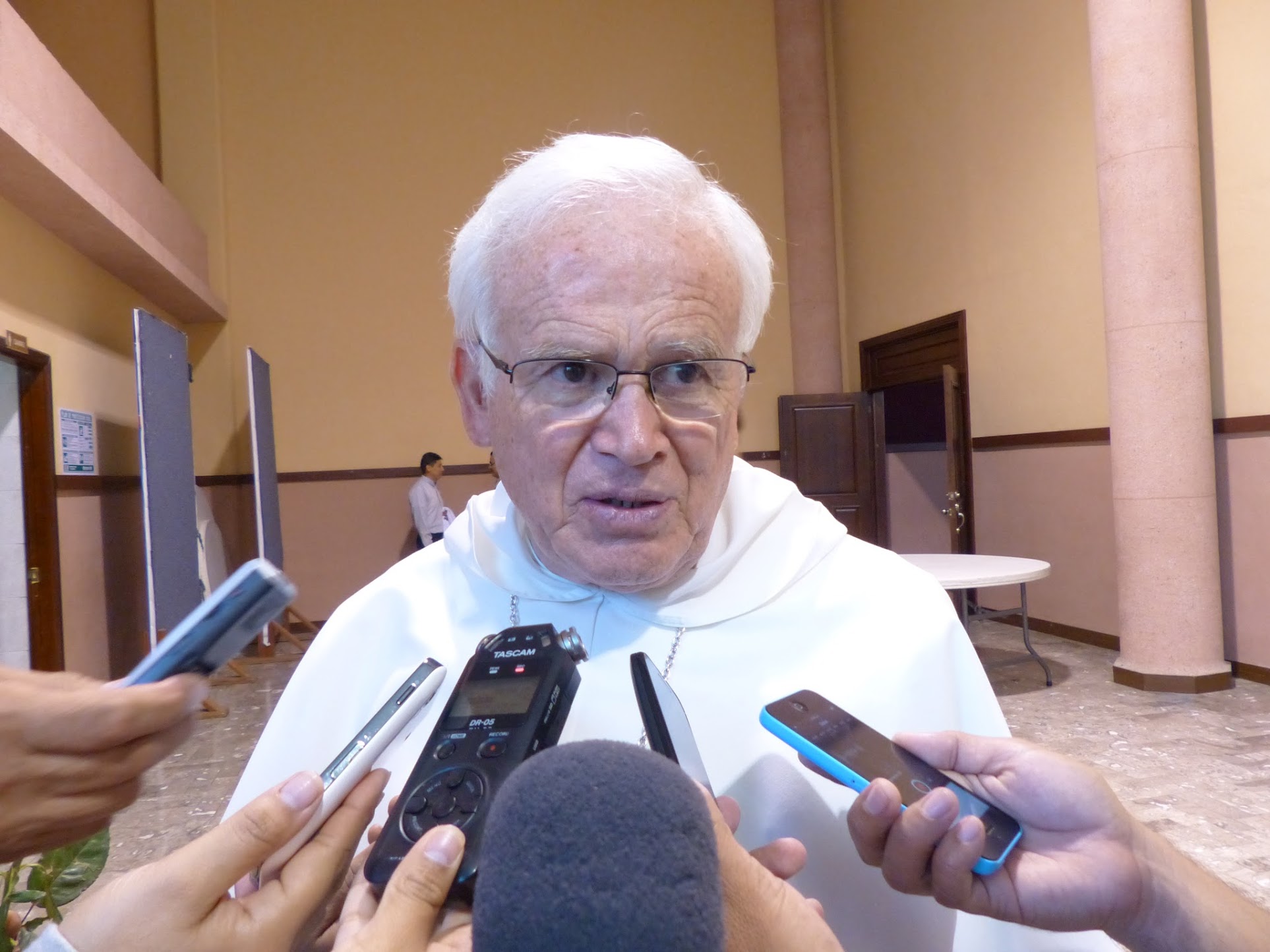 Raúl Vera desmintió su apoyo a los grupos armados.