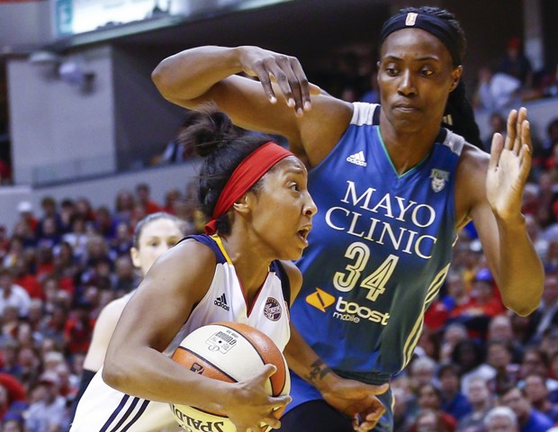 Briann January cargó a su equipo con 13 puntos y 5 asistencias.