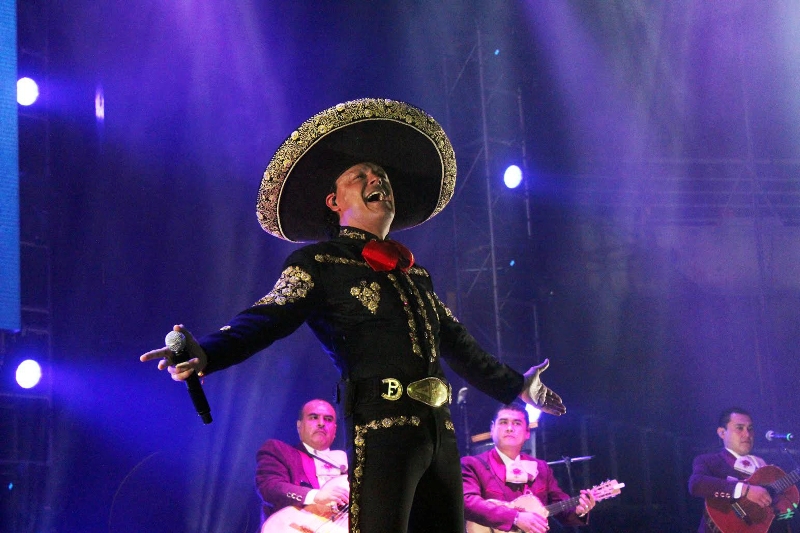 El cantante ha tenido gran éxito al interretar los temas de la música vernácula. 