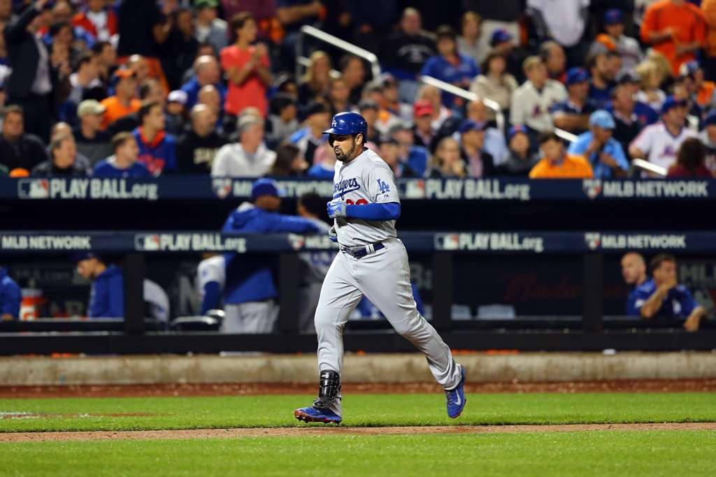 Un cuadrangular de Adrián González no fue suficiente para evitar la derrota de los Dodgers