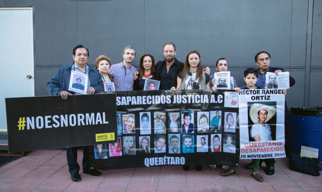 El intérprete instó a las autoridades a "que encuentren y lleven a la justicia a las personas responsables" de las miles de desapariciones en México.