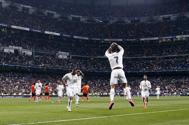 Cristiano Ronaldo con su tan característico festejo en el Santiago Bernabéu  