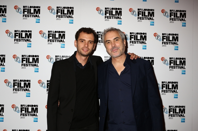 Jonás Cuarón acompañado de su padre Alfonso Cuarón, ganador del Oscar a mejor director (Gravity, 2013). 