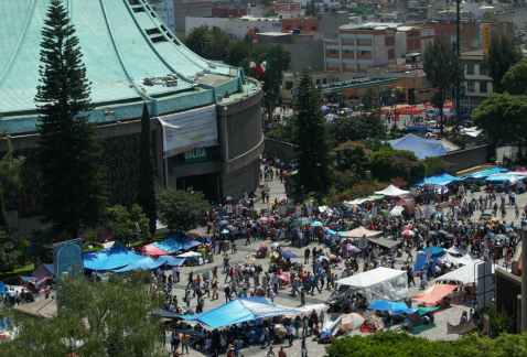A la Basílica de Guadalupe llegó una peregrinación de Atlacomulco, Estado de México, con unas 70 mil personas y se esperan otras 25 mil.