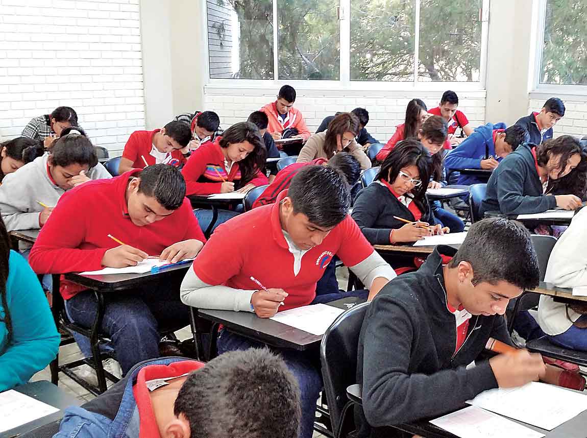 El estado registra la menor deserción escolar en preparatorias 