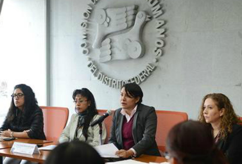 La presidenta de la Comisión de Derechos Humanos del DF, Perla Gómez, presentó una recomendación a la Asamblea Legislativa y a la Secretaría de Educac
