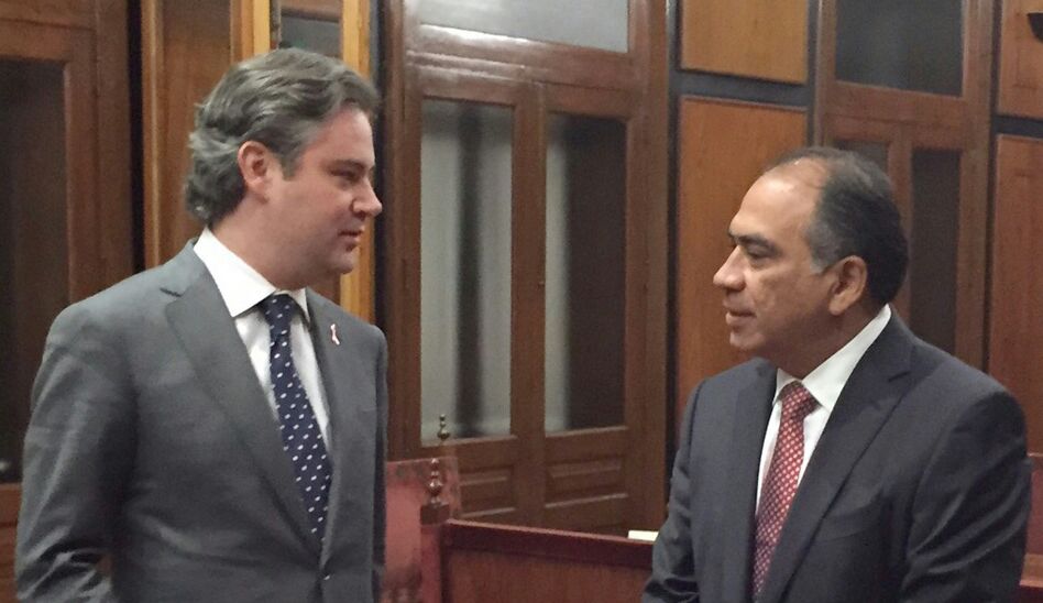 El gobernador electo se reunió con el secretario de Educación.