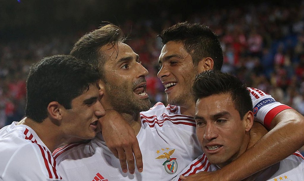Raúl Jiménez jugó 23 minutos en la victoria del Benfica 
