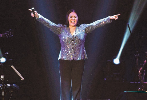 Ana Gabriel dio un gran espectáculo con el que sus admiradores quedaron satisfechos.