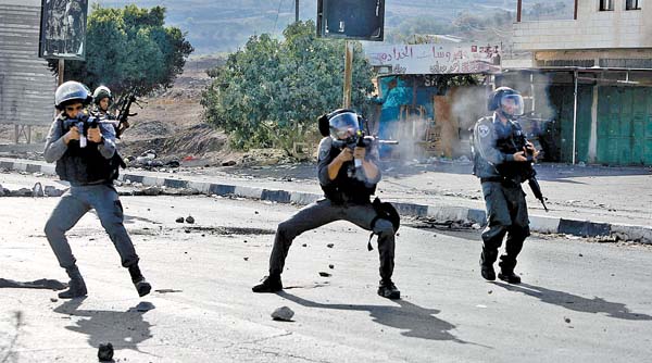 Guardias de Israel disparan contra atacantes palestinos en las cercanías a Naplusa.