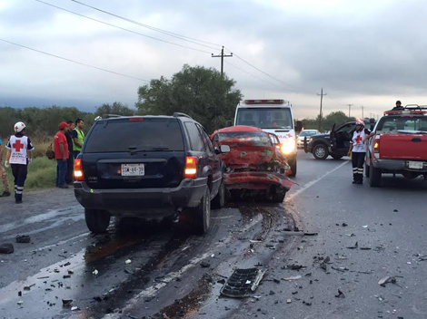 Debido a lo aparatoso del accidente, tuvieron que ser cerrados varios carriles de la carretera. 