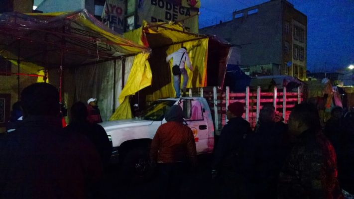 El operativo tiene como finalidad retirar más de 200 puestos en la zona.