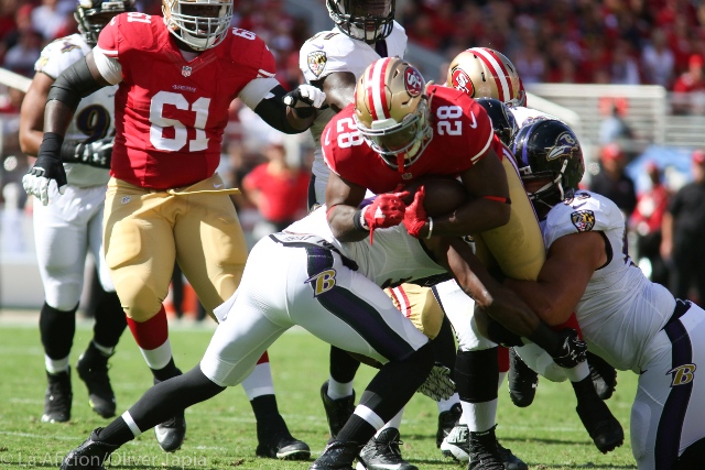 Hyde no se dio por vencido en el triunfo de 49ers ante Ravens