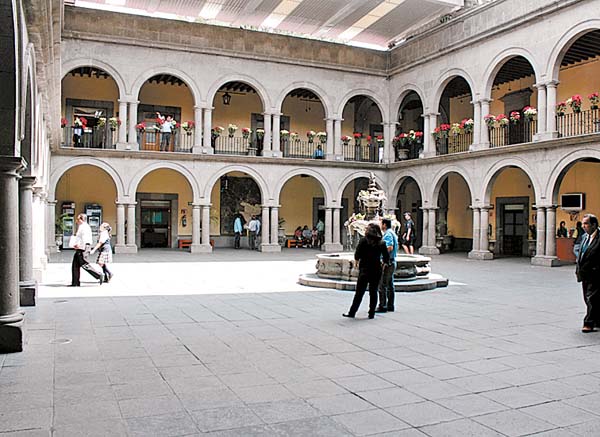 GDL cobraría más de 453 mdp de cartera vencida de los últimos 2 años.