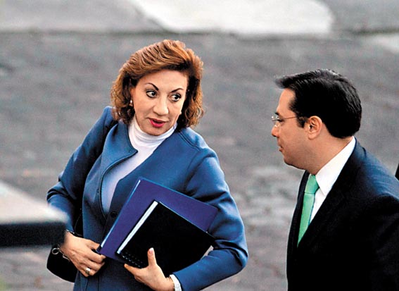 La presidenta de la instancia legislativa, al llegar al encuentro. 